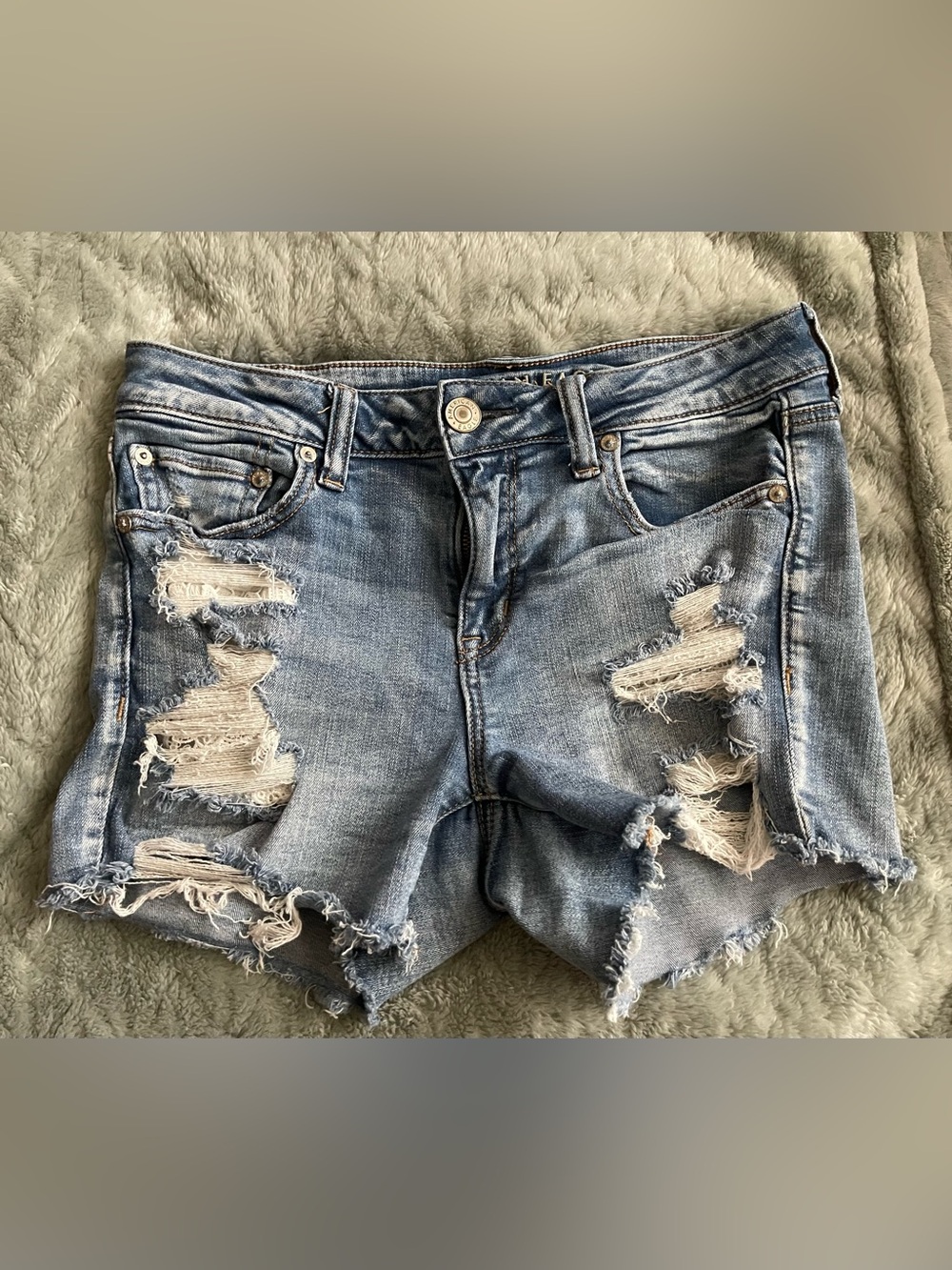Women’s American Eagle Distressed Shorts 10